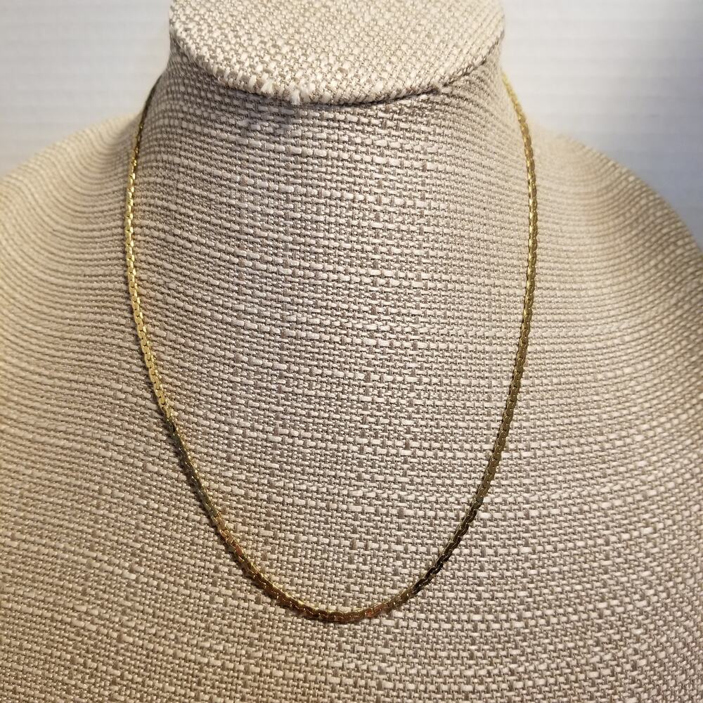 Eighteen inch gold tone chain necklace - Picture 3 of 7